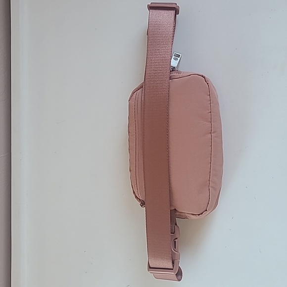 Lululemon Everywhere Belt Bag 1L Pastel Pink - Picture 4 of 14
